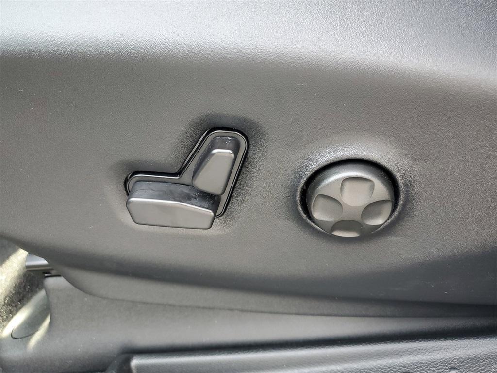 new 2025 Chrysler Pacifica Hybrid car, priced at $45,363