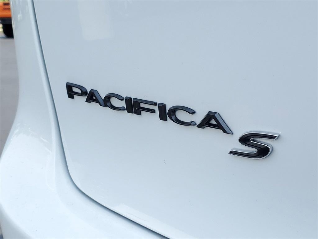 new 2025 Chrysler Pacifica Hybrid car, priced at $45,363