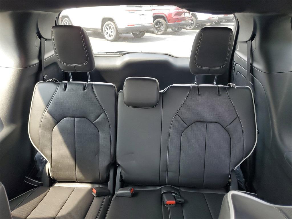 new 2025 Chrysler Pacifica Hybrid car, priced at $45,363