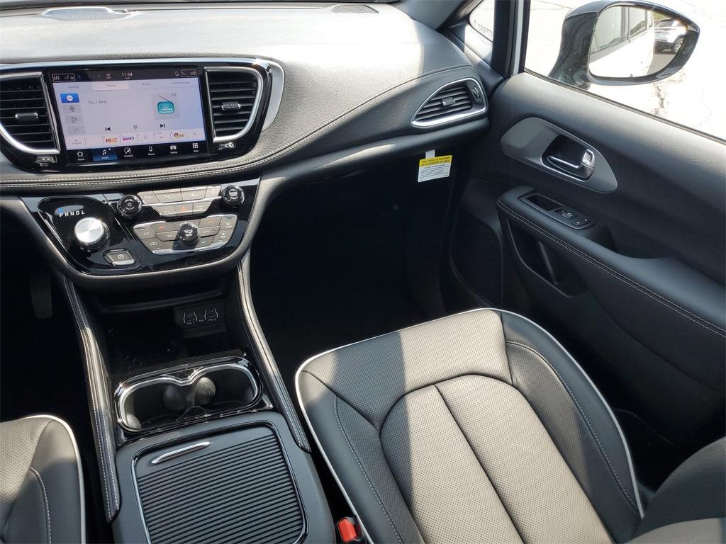 new 2025 Chrysler Pacifica Hybrid car, priced at $45,363