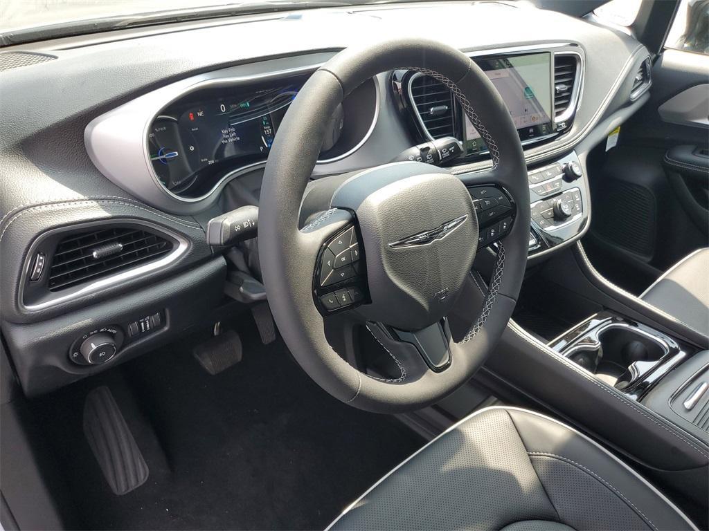 new 2025 Chrysler Pacifica Hybrid car, priced at $45,363