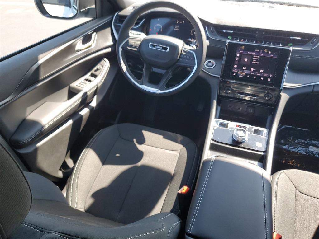 new 2025 Jeep Grand Cherokee car, priced at $39,030