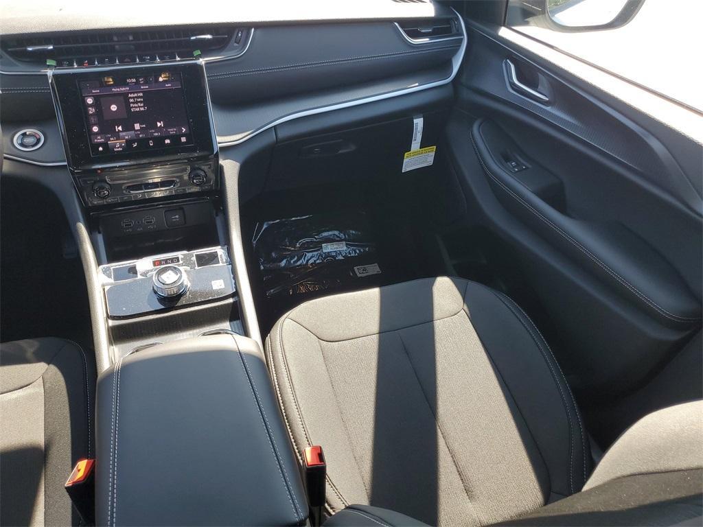 new 2025 Jeep Grand Cherokee car, priced at $39,030
