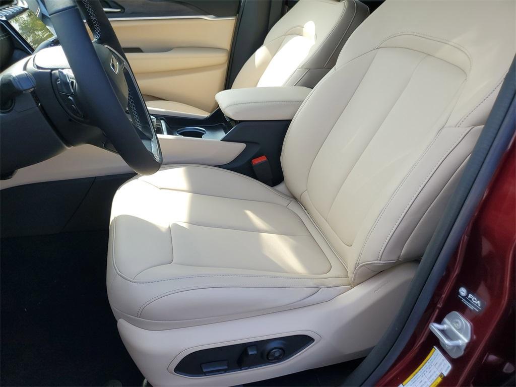 new 2025 Jeep Grand Cherokee car, priced at $44,408