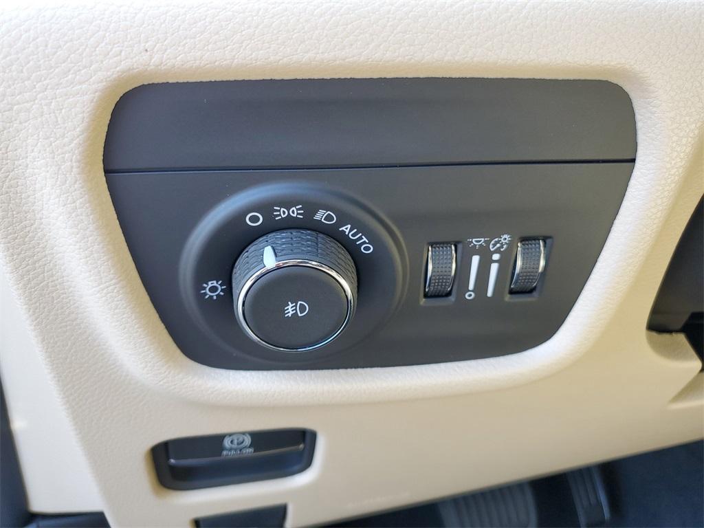 new 2025 Jeep Grand Cherokee car, priced at $44,408