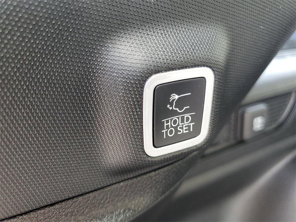 new 2025 Jeep Grand Cherokee car, priced at $44,408