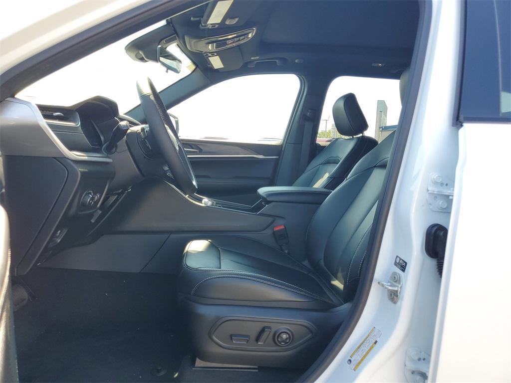 new 2025 Jeep Grand Cherokee car, priced at $41,353