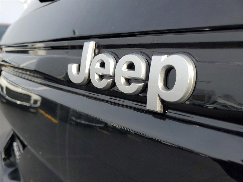 new 2025 Jeep Grand Cherokee car, priced at $38,970