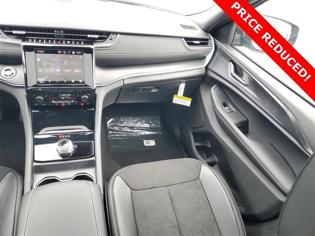 new 2025 Jeep Grand Cherokee L car, priced at $42,262