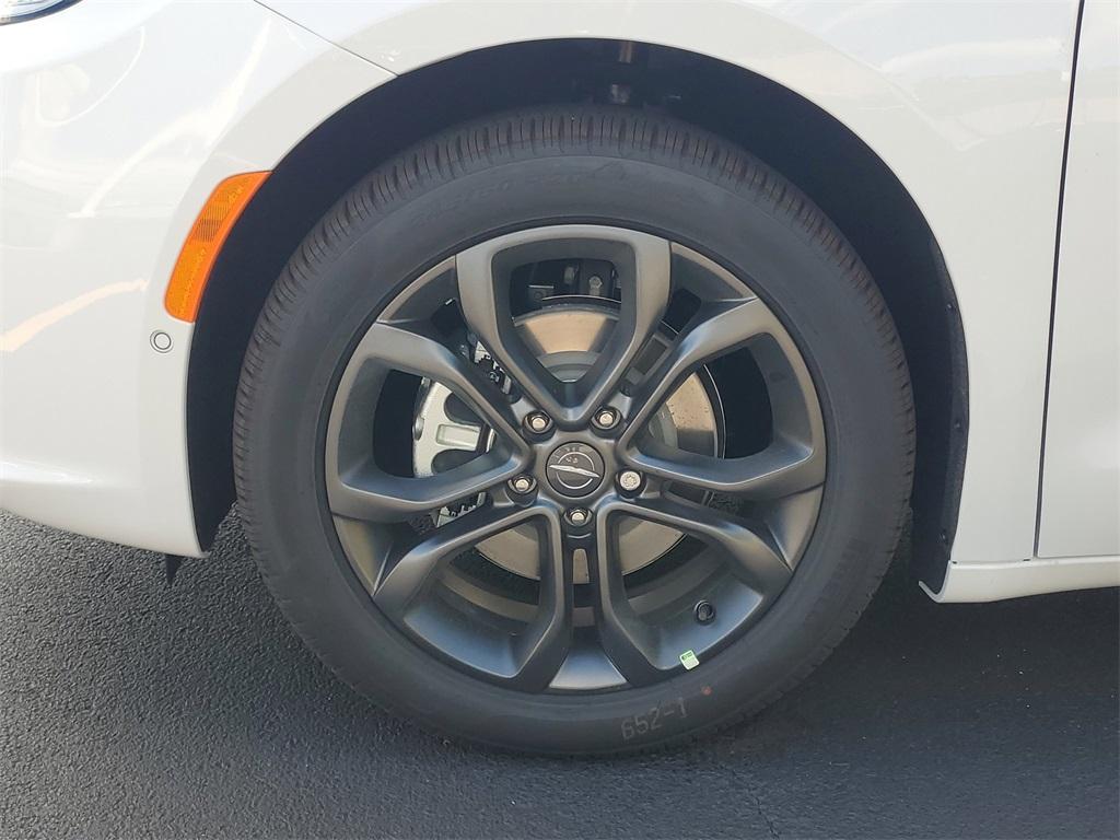 new 2026 Chrysler Pacifica car, priced at $45,556