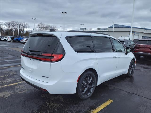 new 2024 Chrysler Pacifica car, priced at $47,204