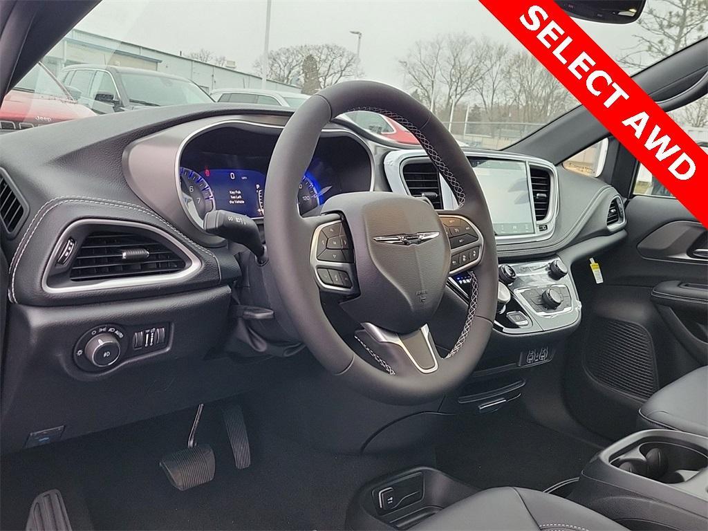 new 2025 Chrysler Pacifica car, priced at $46,030