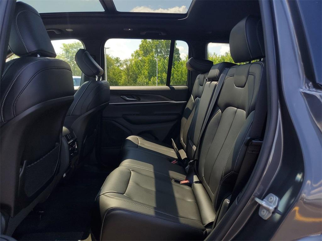 new 2025 Jeep Grand Cherokee car, priced at $41,862