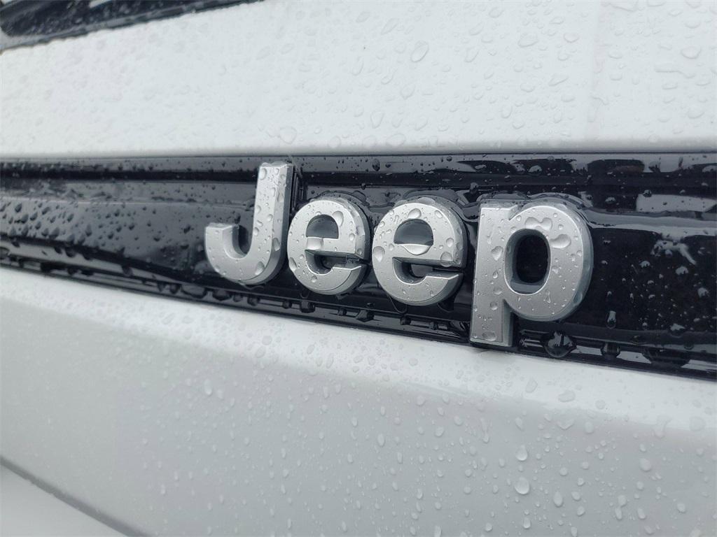 new 2025 Jeep Grand Cherokee car, priced at $38,375