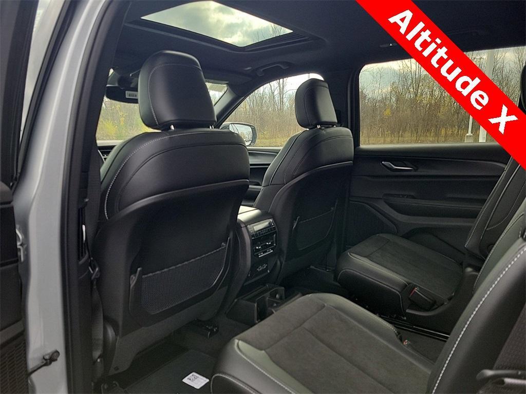 new 2025 Jeep Grand Cherokee L car, priced at $42,461