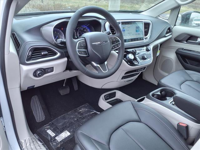 new 2024 Chrysler Pacifica car, priced at $46,047