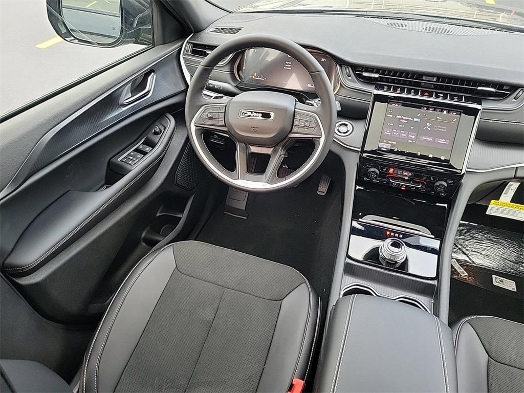 new 2025 Jeep Grand Cherokee car, priced at $44,170