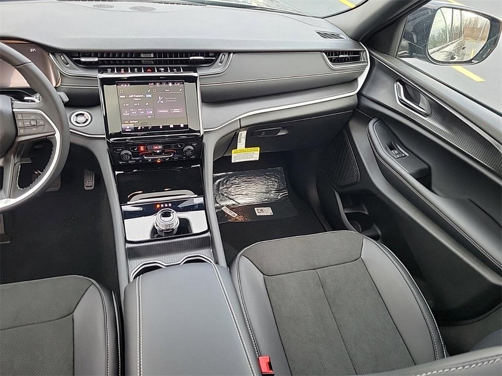 new 2025 Jeep Grand Cherokee car, priced at $44,170