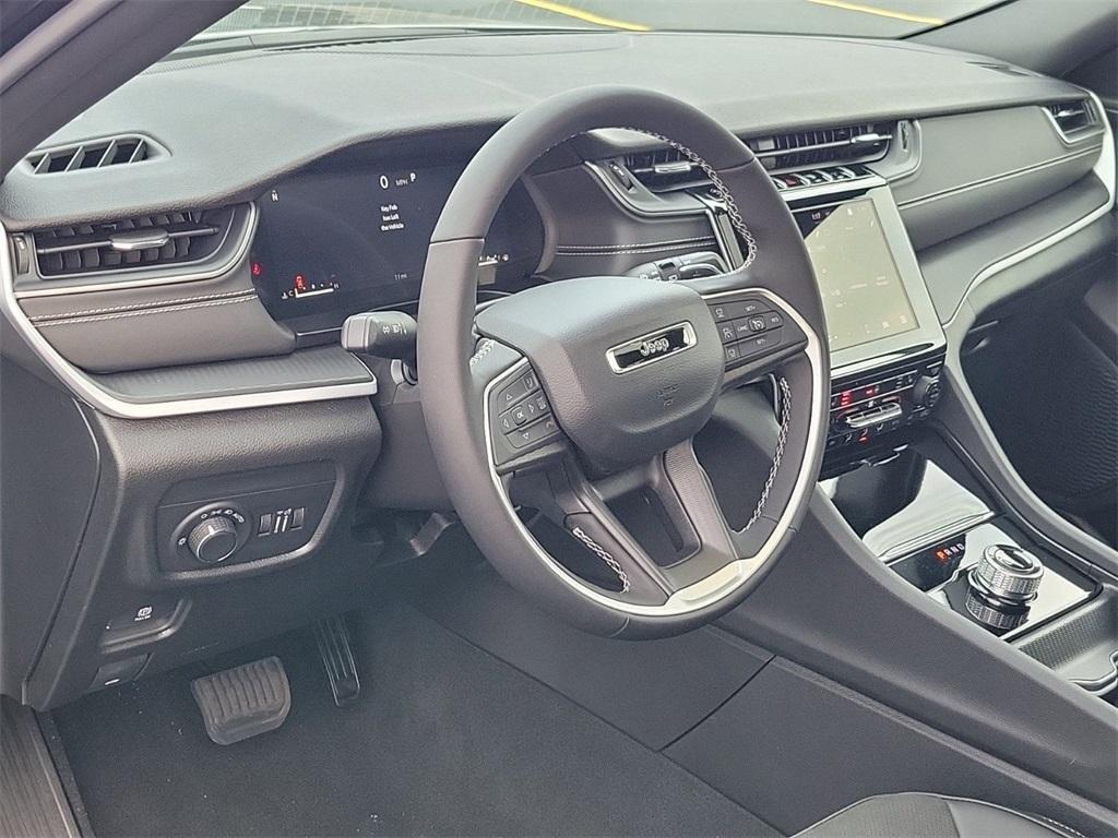 new 2025 Jeep Grand Cherokee car, priced at $44,170