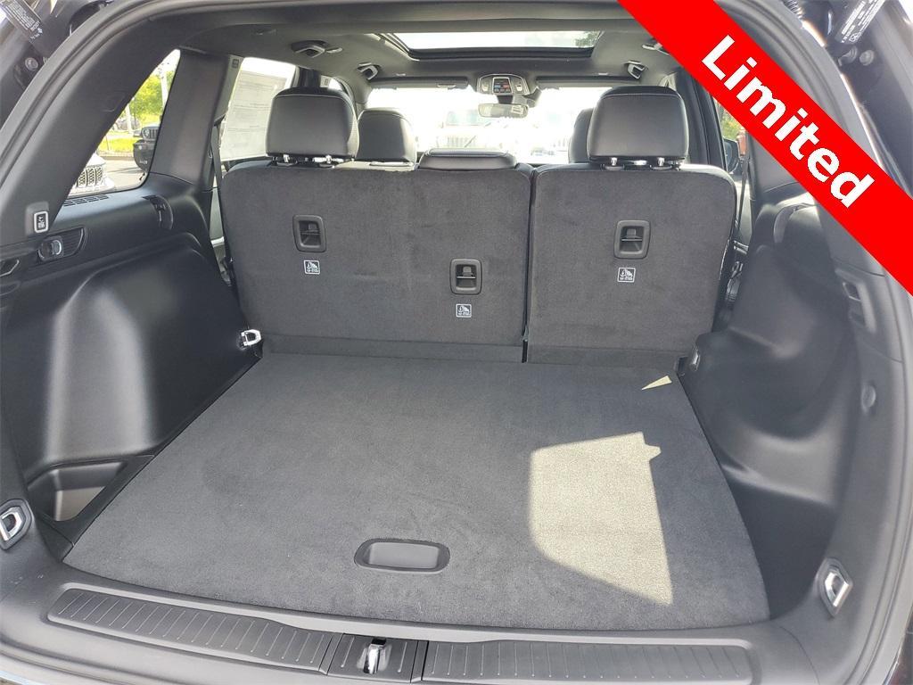 new 2025 Jeep Grand Cherokee car, priced at $43,783