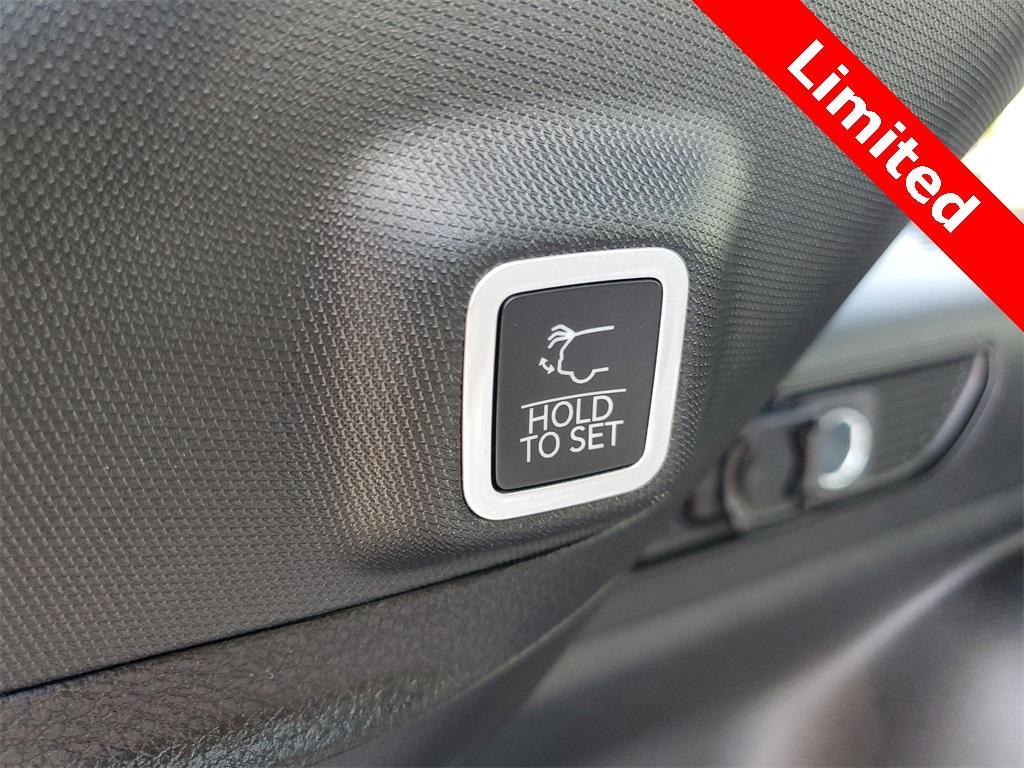 new 2025 Jeep Grand Cherokee car, priced at $43,783