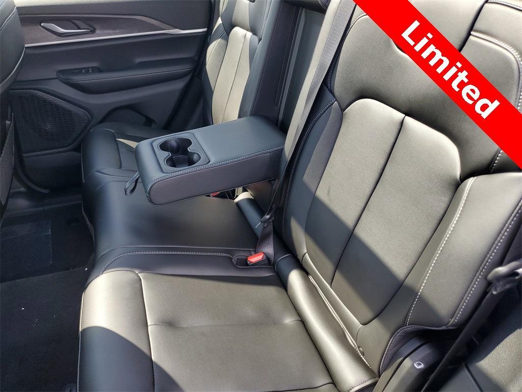new 2025 Jeep Grand Cherokee car, priced at $43,783