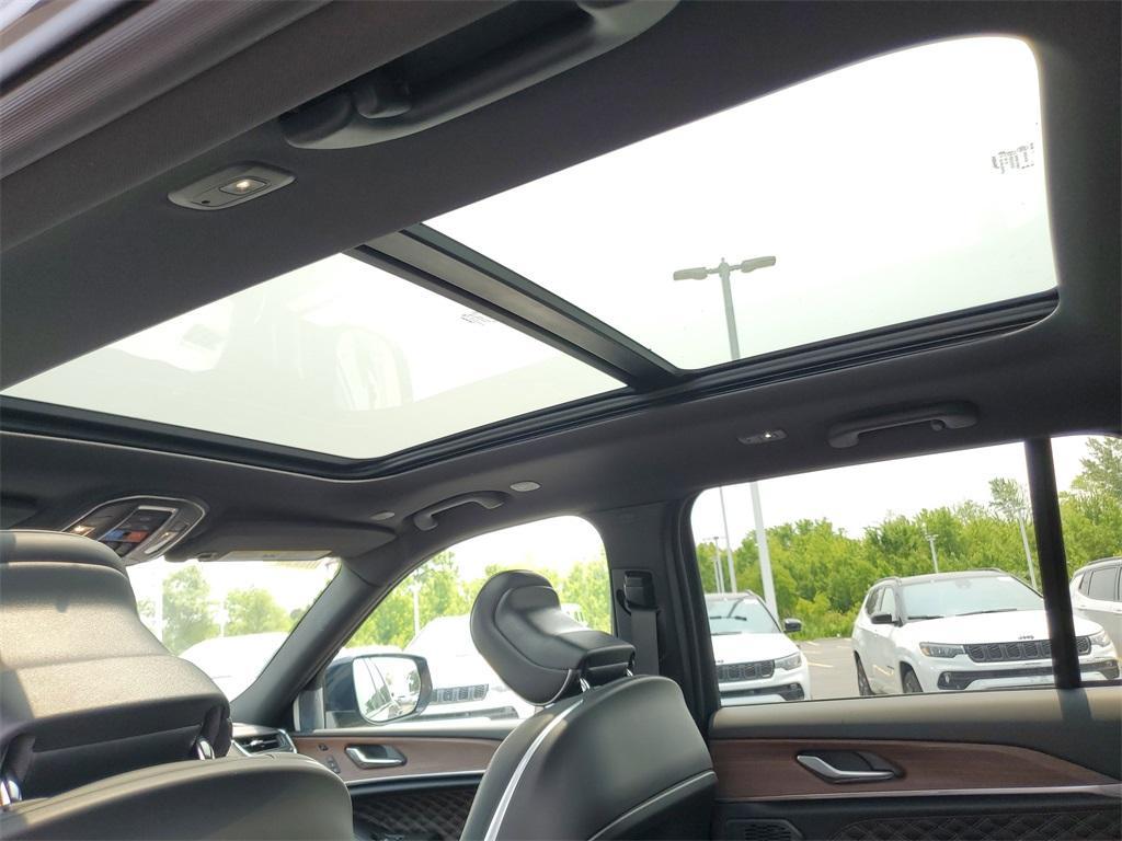 new 2025 Jeep Grand Cherokee car, priced at $55,005