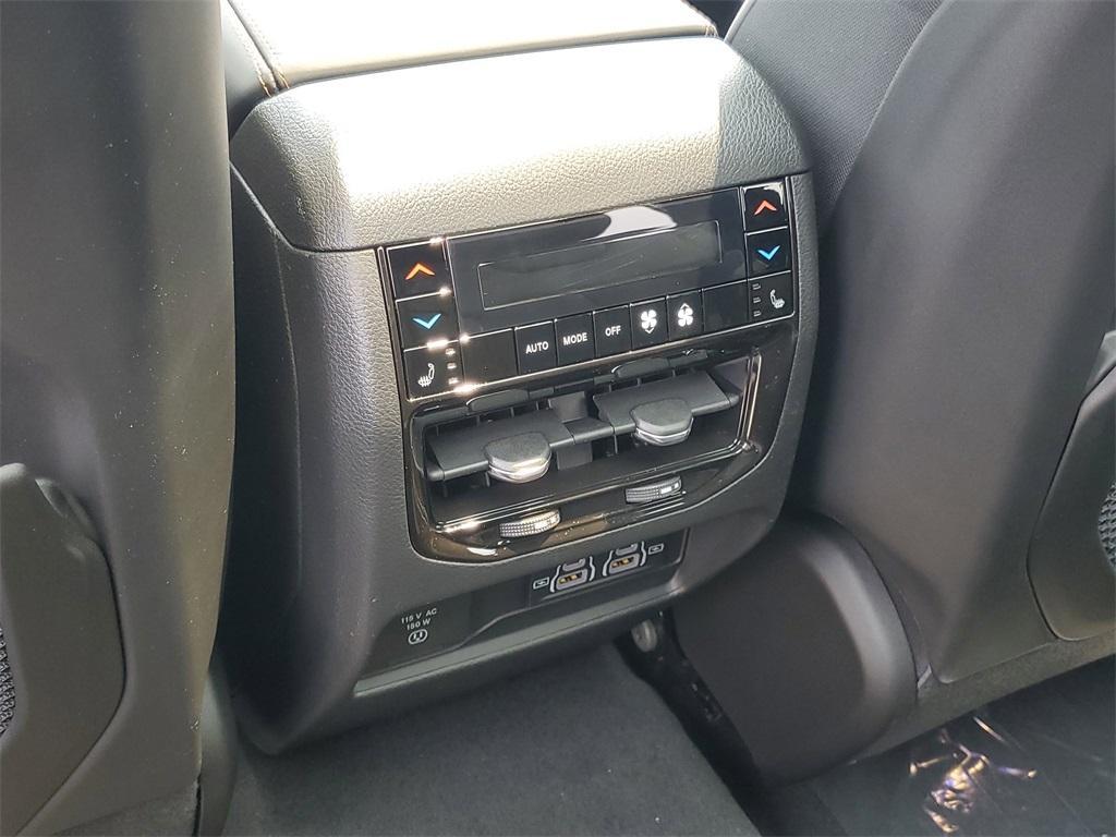new 2025 Jeep Grand Cherokee car, priced at $55,005