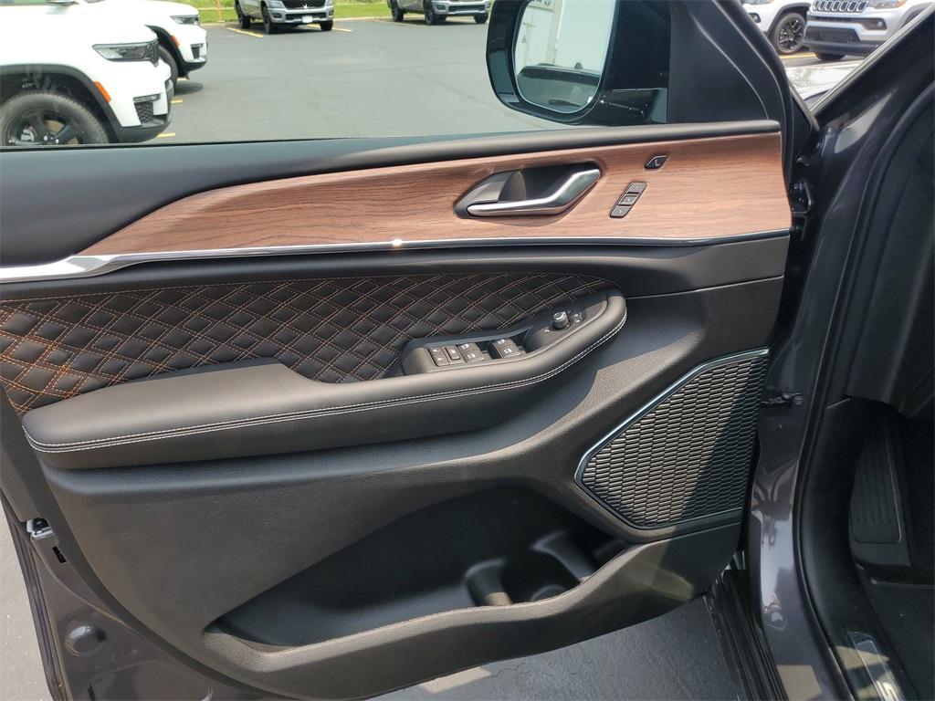 new 2025 Jeep Grand Cherokee car, priced at $55,005