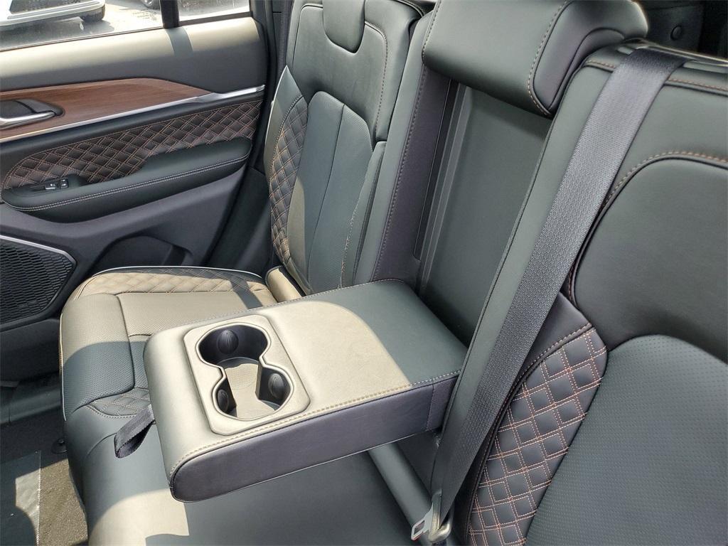new 2025 Jeep Grand Cherokee car, priced at $55,005