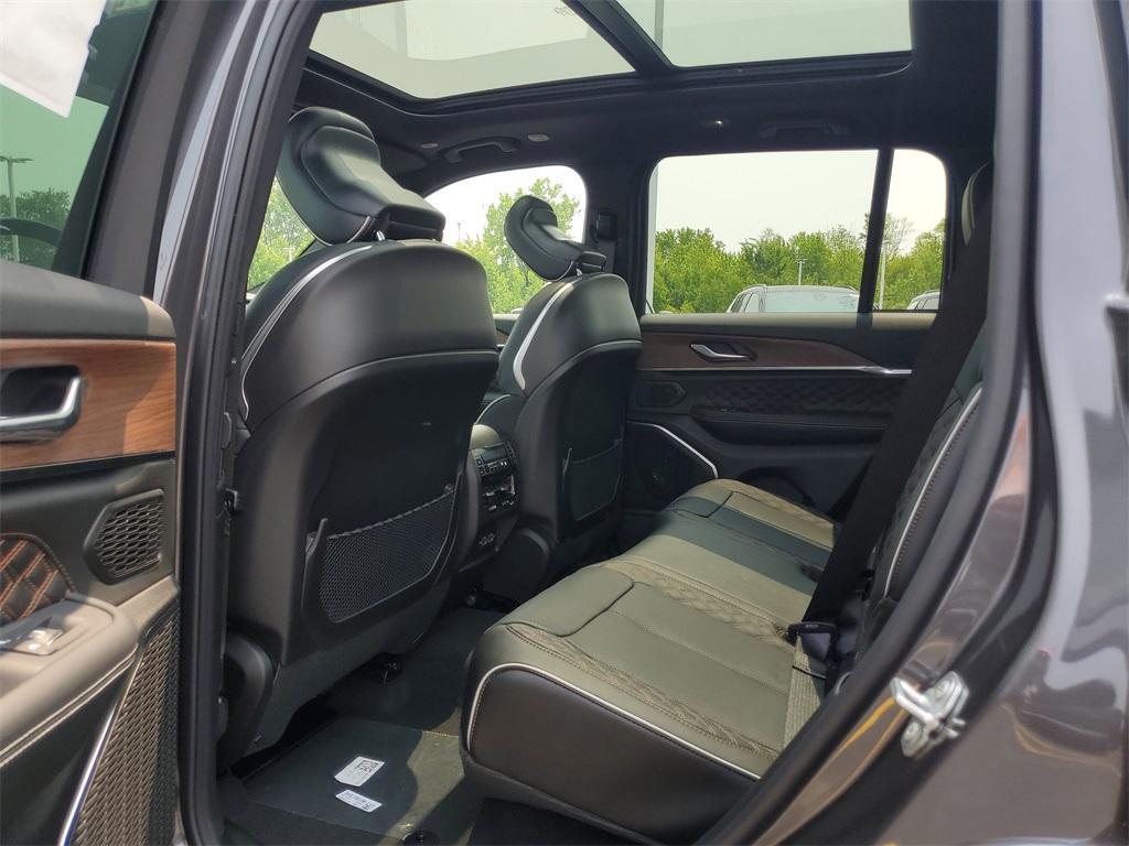 new 2025 Jeep Grand Cherokee car, priced at $55,005