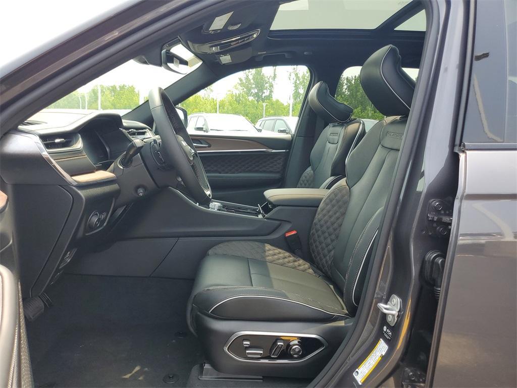 new 2025 Jeep Grand Cherokee car, priced at $55,005
