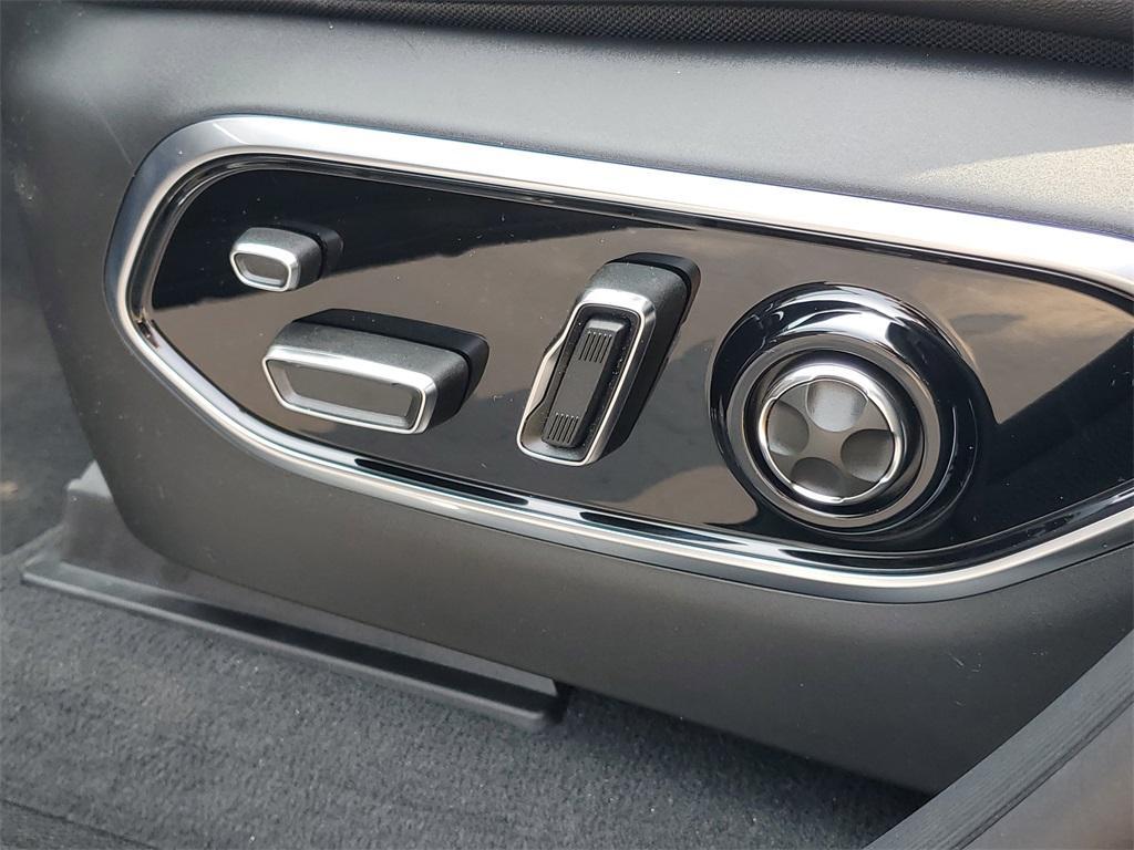 new 2025 Jeep Grand Cherokee car, priced at $55,005