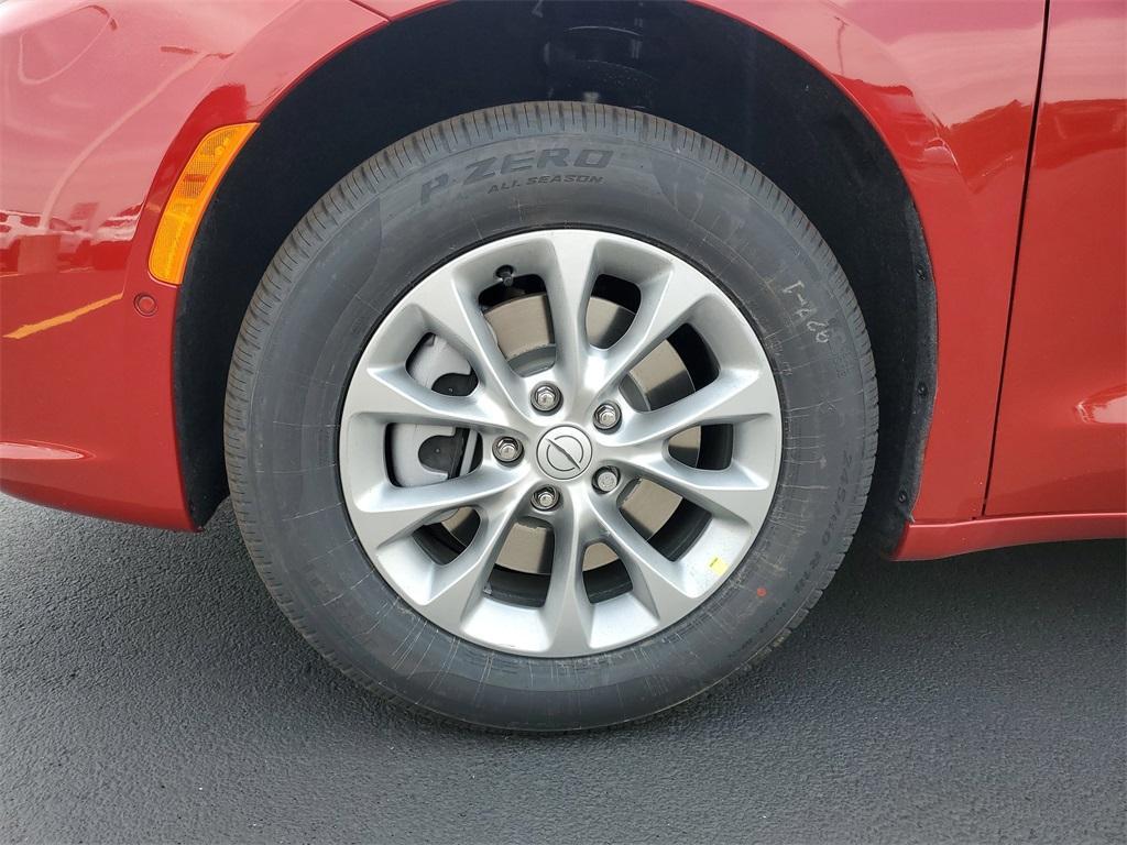 new 2025 Chrysler Pacifica car, priced at $45,748