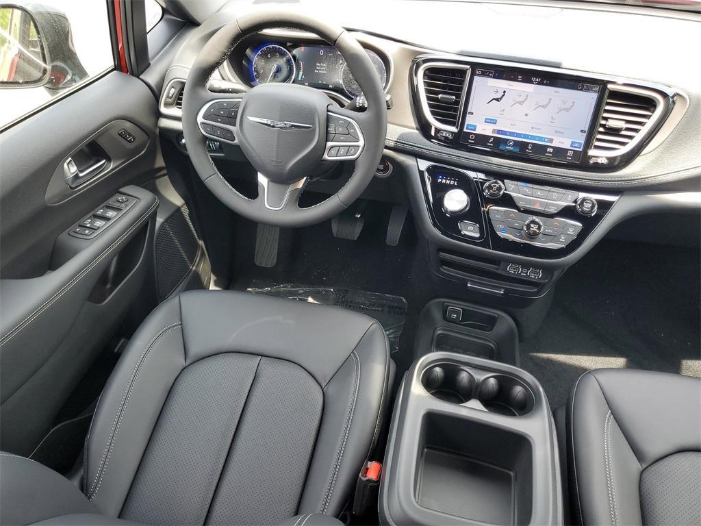 new 2025 Chrysler Pacifica car, priced at $45,748
