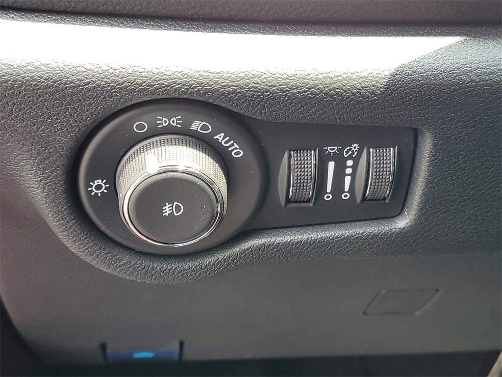 new 2025 Chrysler Pacifica car, priced at $45,748
