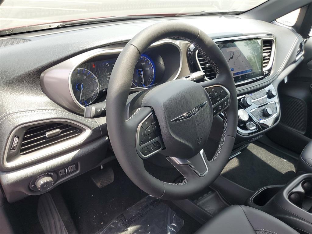 new 2025 Chrysler Pacifica car, priced at $45,748