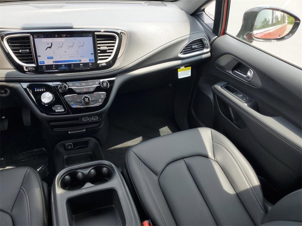 new 2025 Chrysler Pacifica car, priced at $45,748