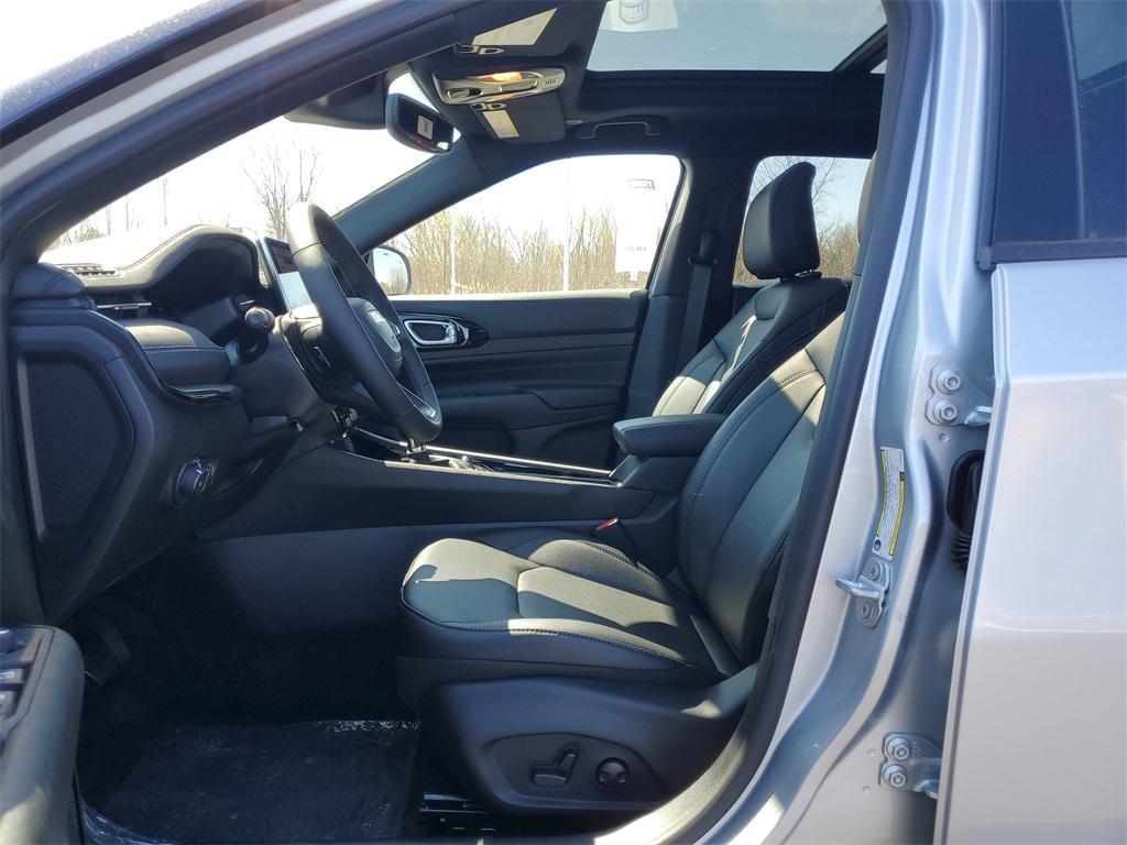 new 2025 Jeep Compass car, priced at $33,330