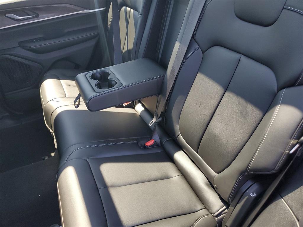 new 2025 Jeep Grand Cherokee car, priced at $43,783