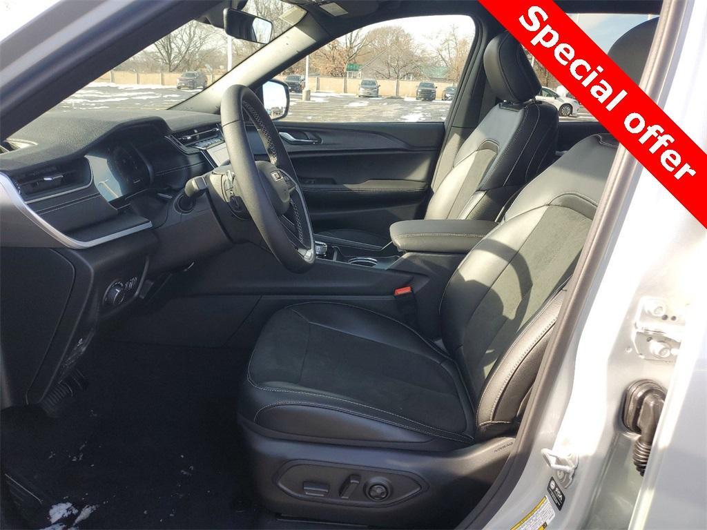 new 2025 Jeep Grand Cherokee L car, priced at $39,988