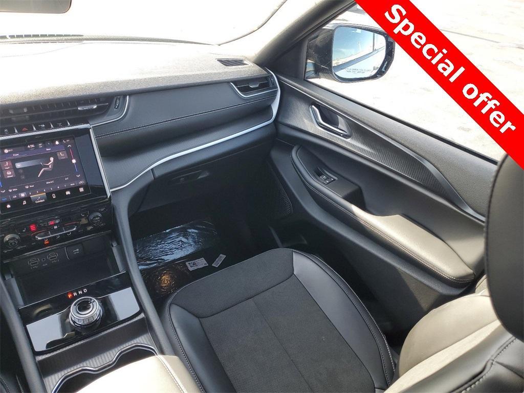 new 2025 Jeep Grand Cherokee L car, priced at $39,988