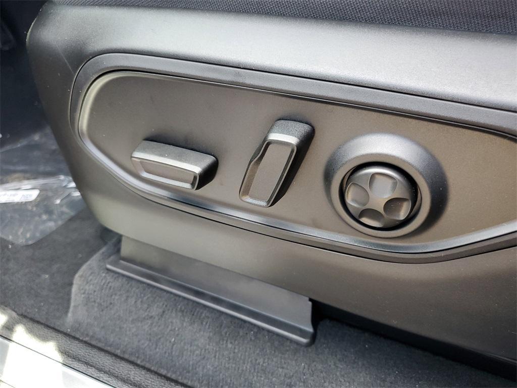 new 2025 Jeep Grand Cherokee car, priced at $51,387