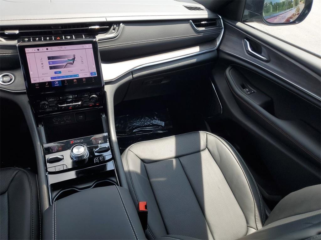 new 2025 Jeep Grand Cherokee car, priced at $51,387