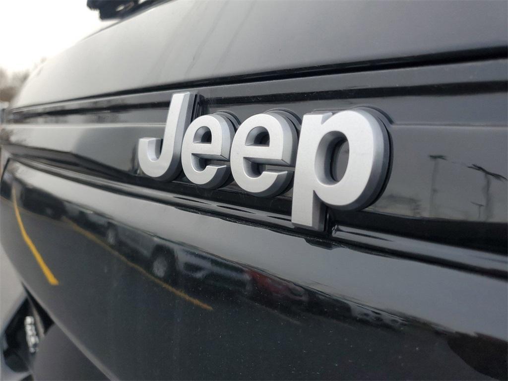 new 2025 Jeep Grand Cherokee car, priced at $38,970