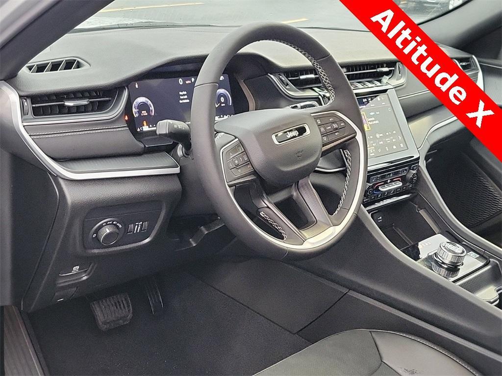 new 2025 Jeep Grand Cherokee car, priced at $38,099
