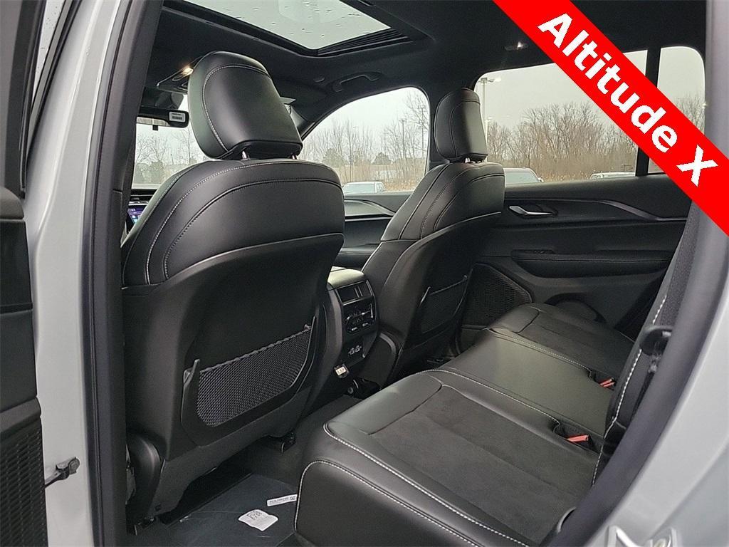 new 2025 Jeep Grand Cherokee car, priced at $38,099