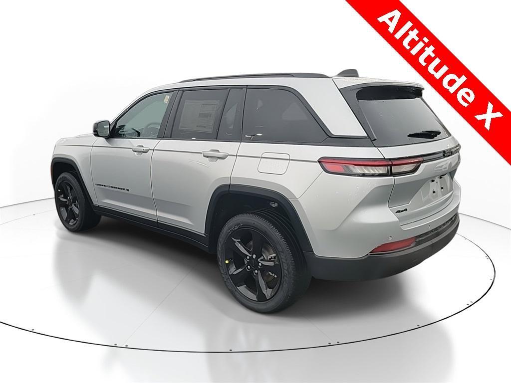 new 2025 Jeep Grand Cherokee car, priced at $38,099