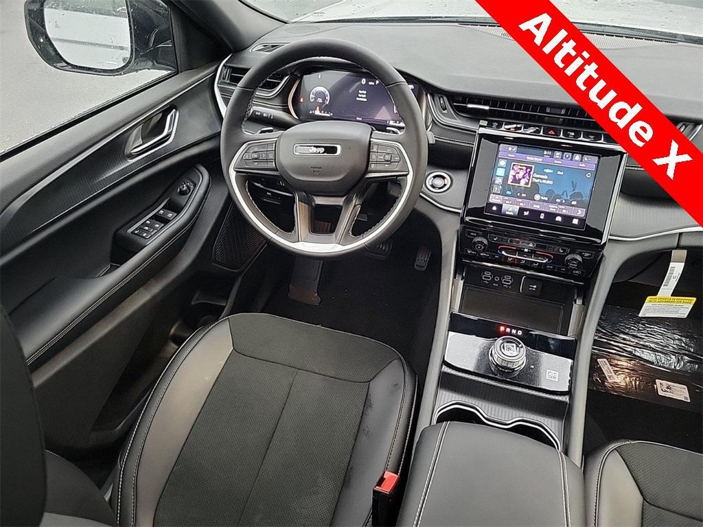 new 2025 Jeep Grand Cherokee car, priced at $38,099