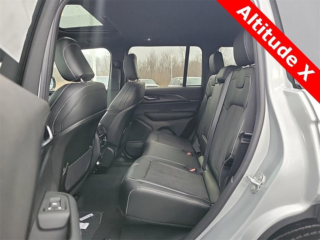 new 2025 Jeep Grand Cherokee car, priced at $38,099
